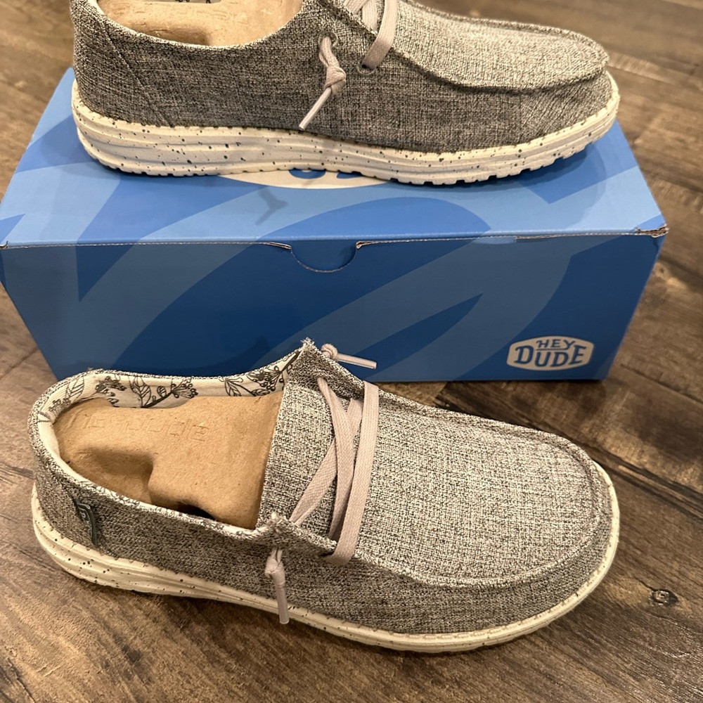 Hey Dude women's Gray linen
